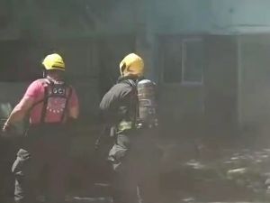 Bomberos sofocaron un incendio y asistieron a un menor por inhalación de humo
