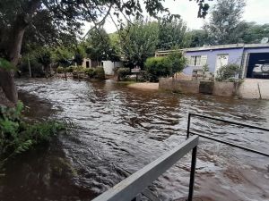 Creciente del río provoca anegamientos y evacuaciones en La Calera y zonas cercanas