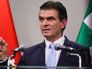 Bloqueos y protestas en seis departamentos de Bolivia por el fin del subsidio a combustibles