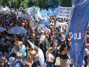 Paro y movilización: gremios marchan a la Legislatura contra suba de aportes