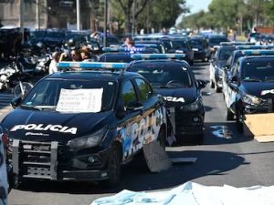Protesta policial en Santa Fe: tensión en Rosario y advertencias de sanciones