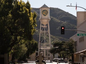 Warner descarta la oferta de Paramount y ratifica su acuerdo con Netflix