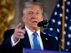 Trump cuestiona al hijo de Jameneí y busca participar en la sucesión del poder en Irán