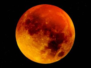 Eclipse total y Luna Roja: el cielo ofrecerá su primer gran espectáculo astronómico de 2026