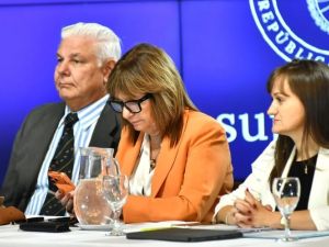 Reforma laboral: Bullrich busca cerrar acuerdos con legisladores antes del miércoles